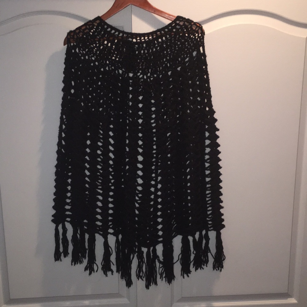 Thick Knit Poncho w Two Button Closure NWOT